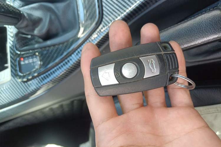 Used BMW 3 Series 2009 330i two-door coupe Vehicle Key