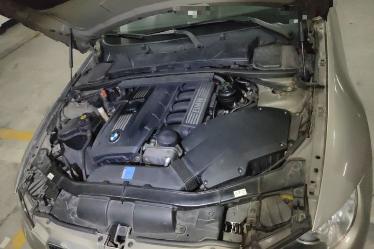 Used BMW 3 Series 2009 325i two-door coupe Engine Bay Left