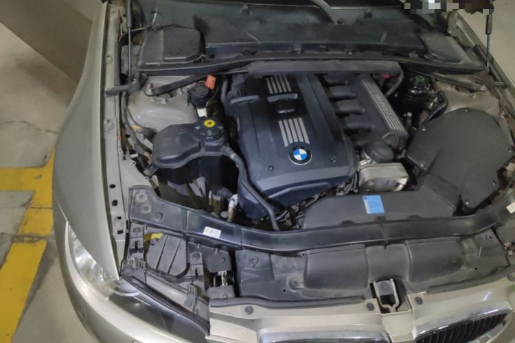 Used BMW 3 Series 2009 325i two-door coupe Engine Bay Right