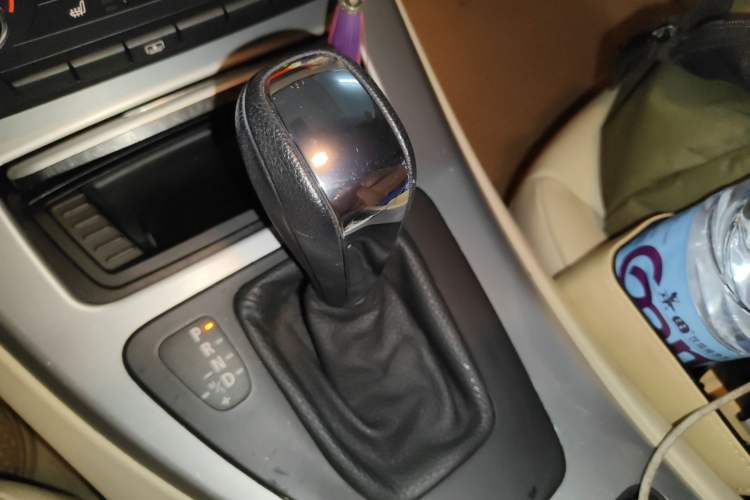 Used BMW 3 Series 2009 325i two-door coupe Gear Lever