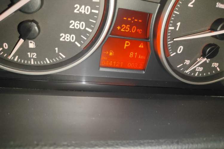 Used BMW 3 Series 2009 325i two-door coupe Odometer Close Up