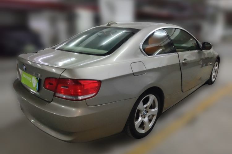 Used BMW 3 Series 2009 325i two-door coupe Rear Right 45 Deg