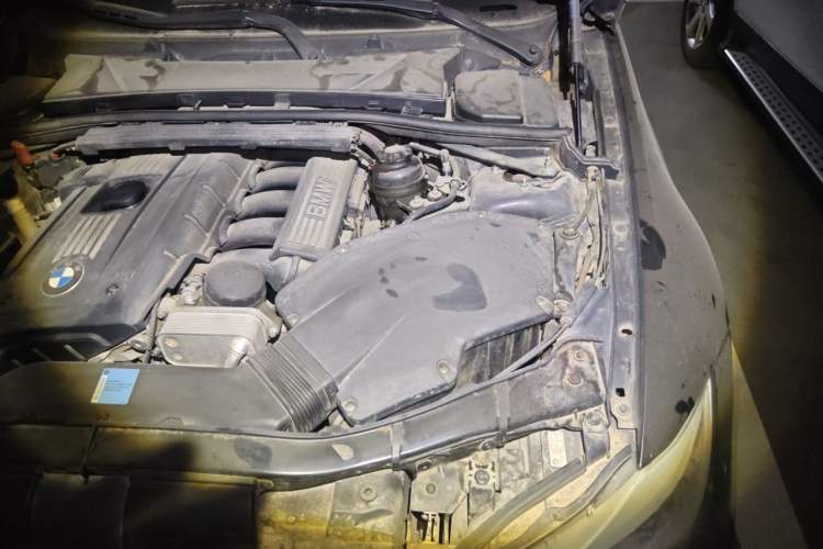 Used BMW 3 Series 2009 325i Sport Edition Engine Bay Left