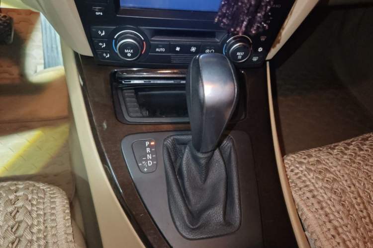 Used BMW 3 Series 2009 325i Sport Edition Gear Lever