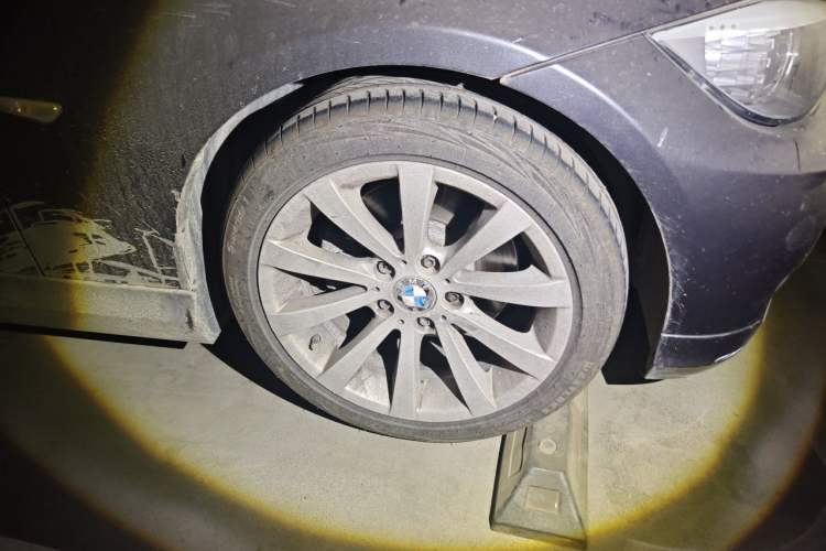 Used BMW 3 Series 2009 325i Sport Edition Right Front Wheel Hub