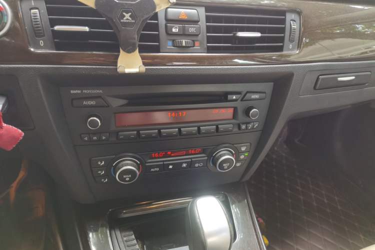 Used BMW 3 Series 2009 325i Sport Edition Audio And AC Panel