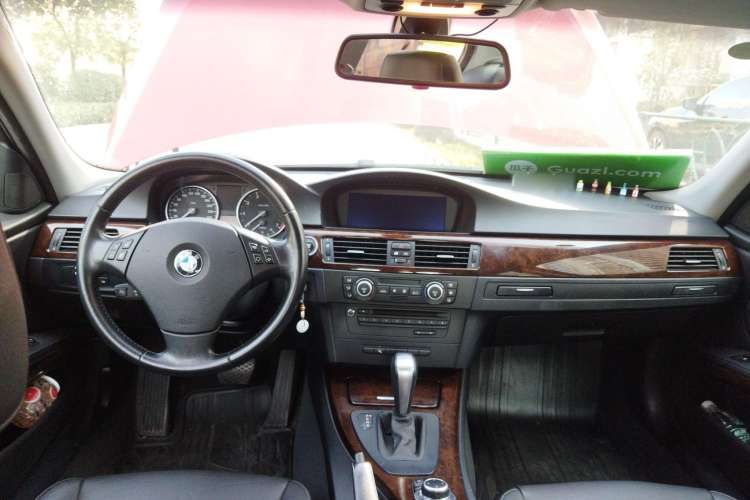Used BMW 3 Series 2009 320i Luxury Edition Center Console