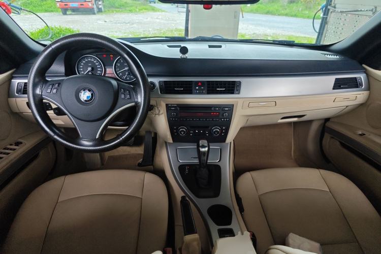 Used BMW 3 Series 2009 325i Convertible Coupe Center Console
