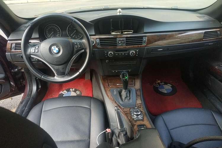 Used BMW 3 Series 2009 330i Convertible Coupe Center Console