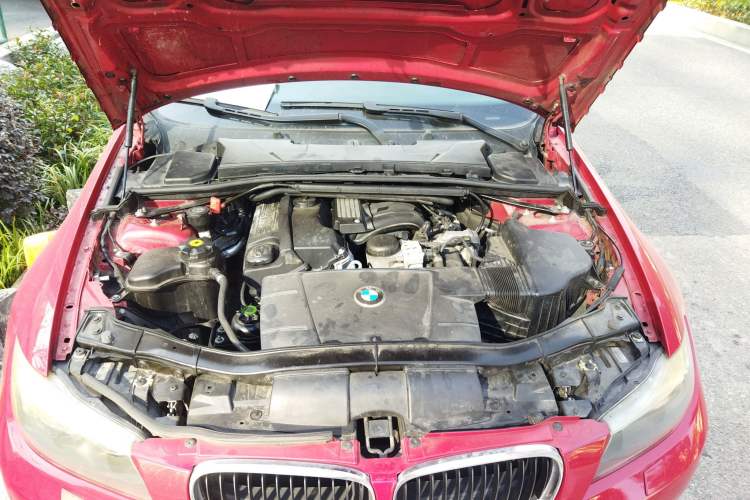 Used BMW 3 Series 2009 320i Luxury Edition Engine Bay