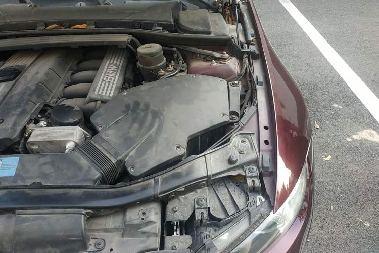 Used BMW 3 Series 2009 330i Convertible Coupe Engine Bay Left