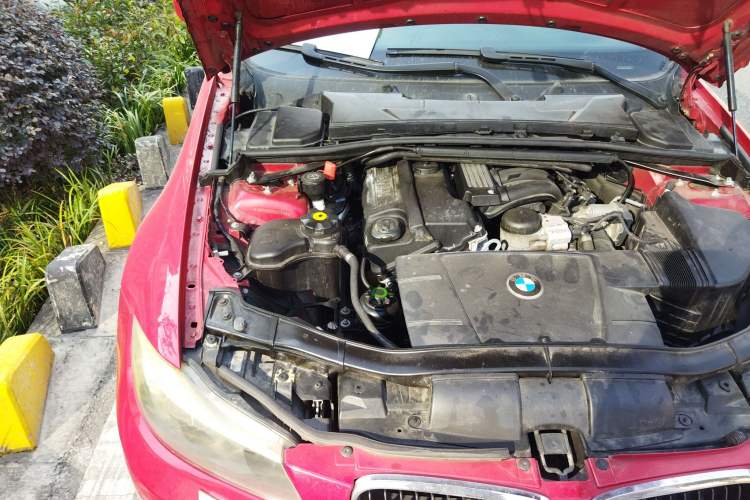 Used BMW 3 Series 2009 320i Luxury Edition Engine Bay Right