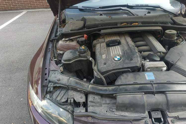 Used BMW 3 Series 2009 330i Convertible Coupe Engine Bay Right