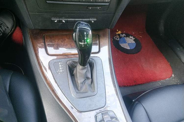Used BMW 3 Series 2009 330i Convertible Coupe Gear Lever