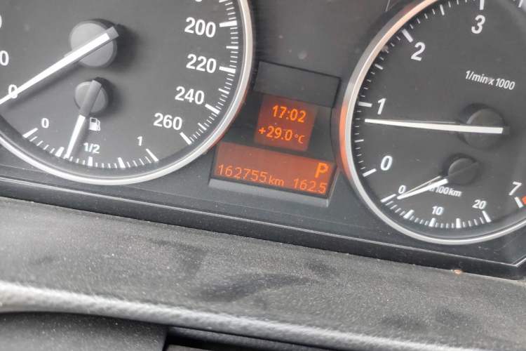 Used BMW 3 Series 2009 318i Active Edition Odometer Close Up
