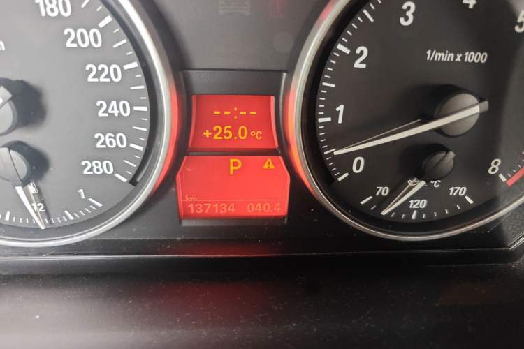 Used BMW 3 Series 2009 325i Convertible Coupe Odometer Close Up