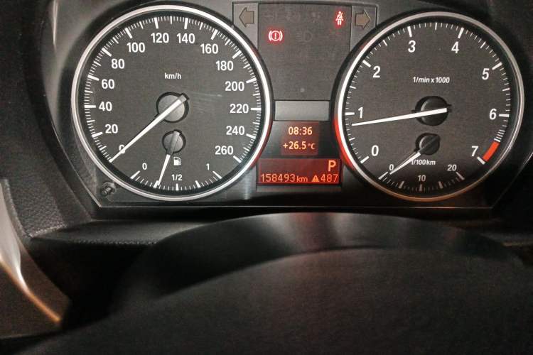 Used BMW 3 Series 2009 318i Leading Model Odometer Close Up