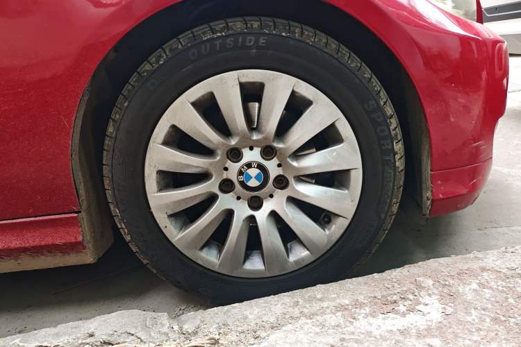 Used BMW 3 Series 2009 318i Active Edition Right Front Wheel Hub