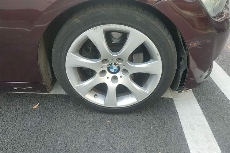 Used BMW 3 Series 2009 330i Convertible Coupe Right Front Wheel Hub