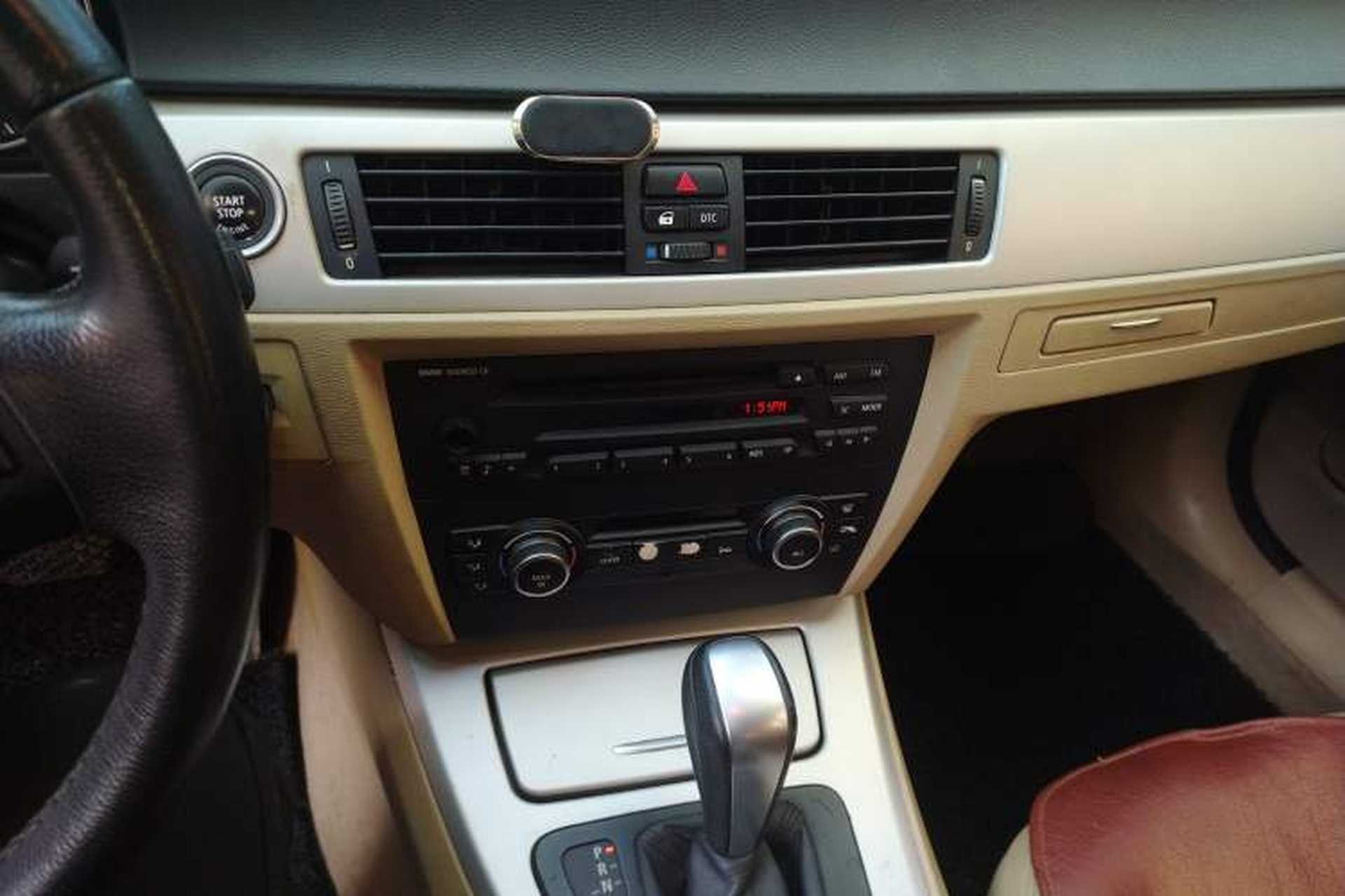 Used BMW 3 Series 2009 318i Leading Model Audio And AC Panel