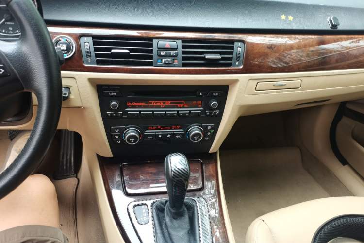 Used BMW 3 Series 2009 320i Sport Edition Audio And AC Panel