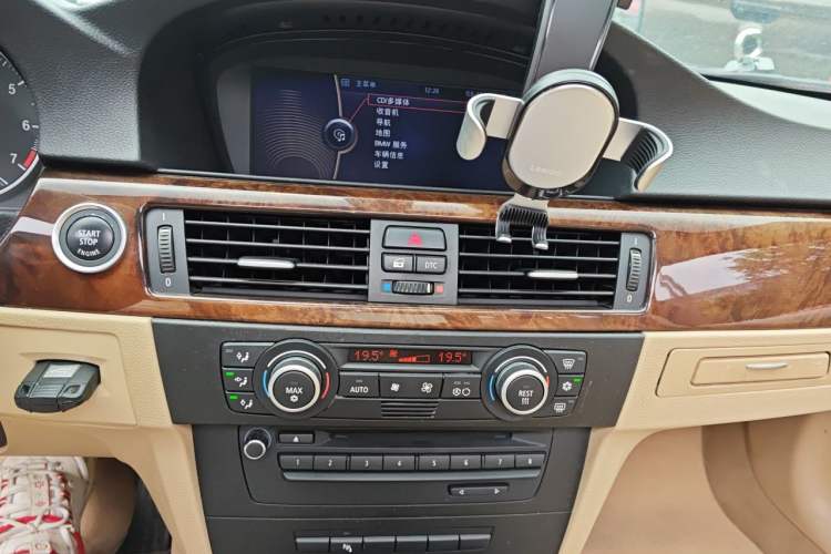 Used BMW 3 Series 2009 320i Luxury Edition Audio And AC Panel