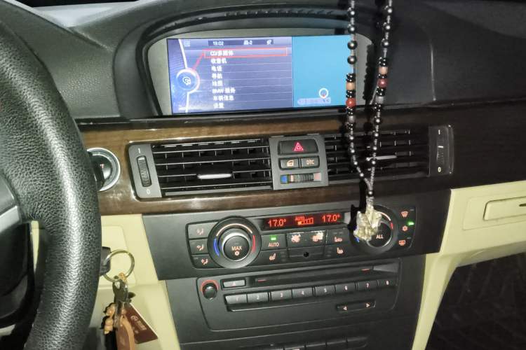 Used BMW 3 Series 2009 335i Audio And AC Panel