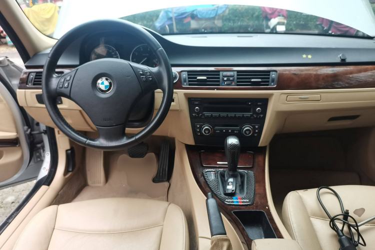 Used BMW 3 Series 2009 320i Sport Edition Center Console