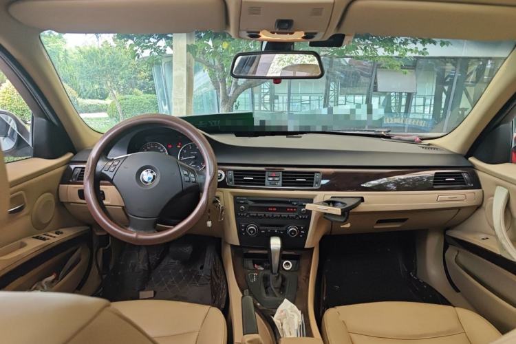 Used BMW 3 Series 2009 320i Sport Edition Center Console