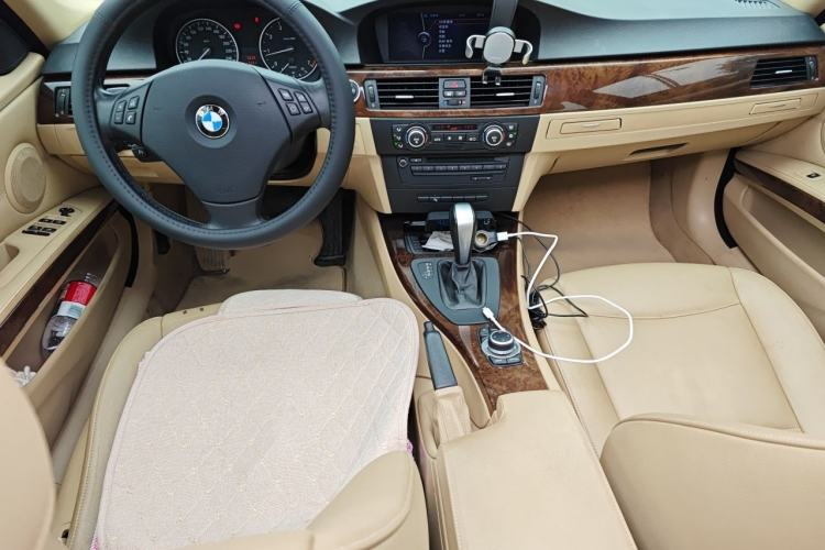 Used BMW 3 Series 2009 320i Luxury Edition Center Console