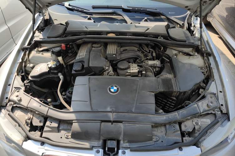 Used BMW 3 Series 2009 318i Leading Model Engine Bay