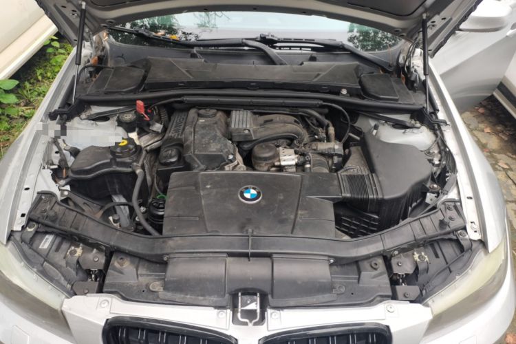 Used BMW 3 Series 2009 320i Sport Edition Engine Bay