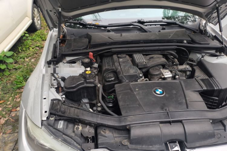 Used BMW 3 Series 2009 320i Sport Edition Engine Bay Right