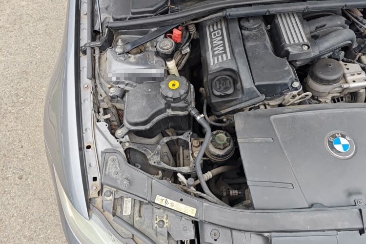 Used BMW 3 Series 2009 320i Luxury Edition Engine Bay Right