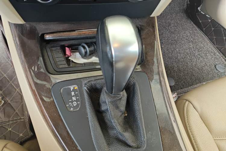 Used BMW 3 Series 2009 320i Sport Edition Gear Lever