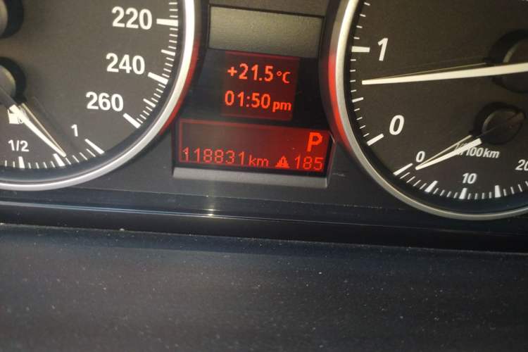 Used BMW 3 Series 2009 318i Leading Model Odometer Close Up