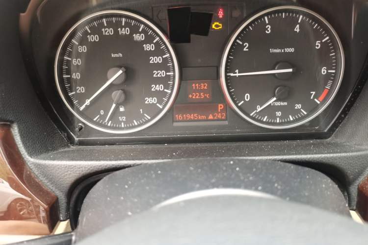 Used BMW 3 Series 2009 320i Sport Edition Odometer Close Up