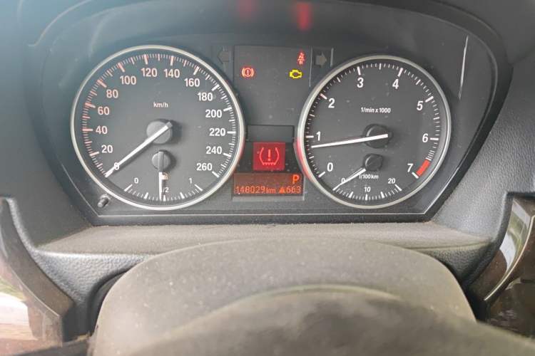 Used BMW 3 Series 2009 320i Sport Edition Odometer Close Up