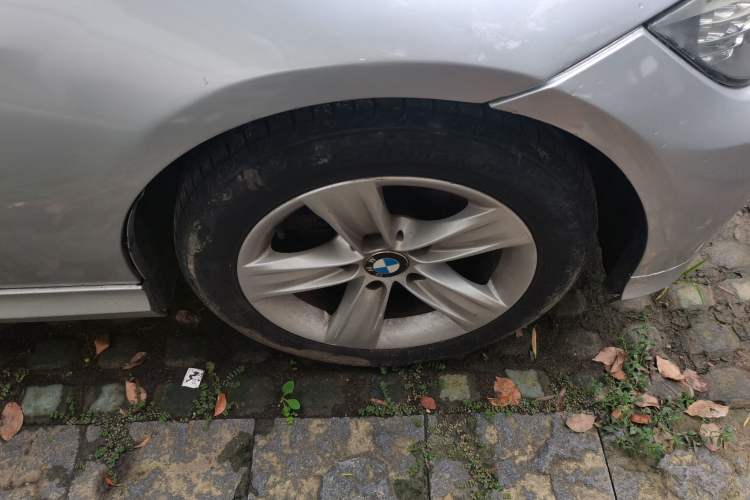 Used BMW 3 Series 2009 320i Sport Edition Right Front Wheel Hub