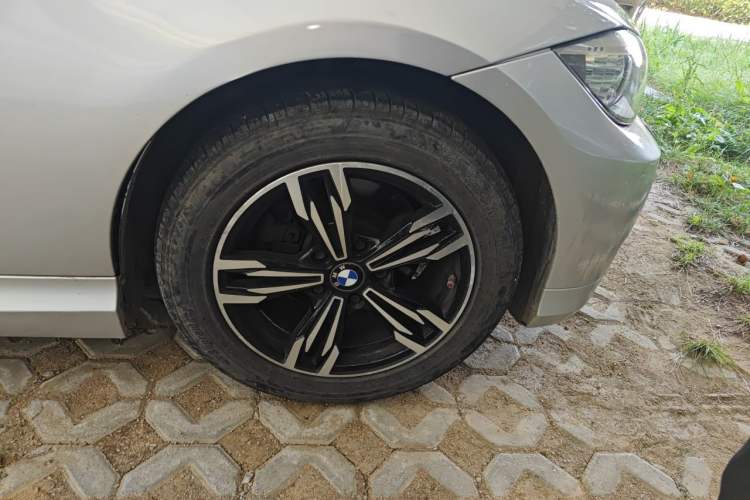 Used BMW 3 Series 2009 320i Sport Edition Right Front Wheel Hub