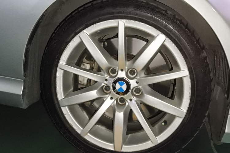 Used BMW 3 Series 2009 335i Right Front Wheel Hub