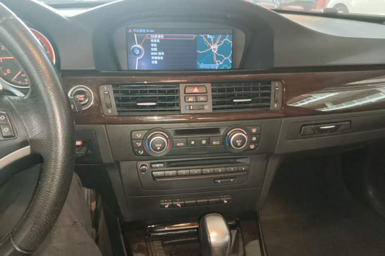 Used BMW 3 Series 2009 325i Luxury Edition Audio And AC Panel