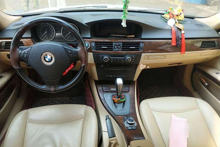 Used BMW 3 Series 2009 320i Luxury Edition Center Console