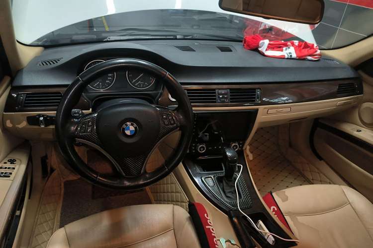Used BMW 3 Series 2009 325i Sport Edition Center Console