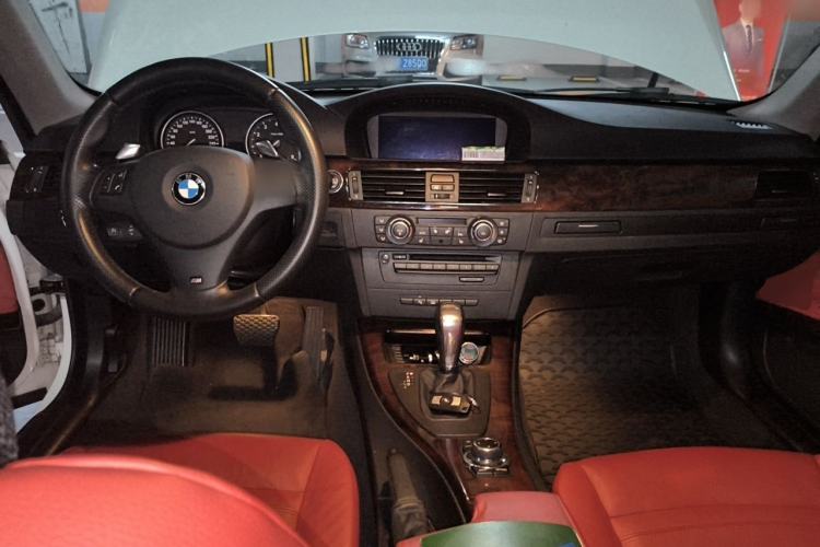 Used BMW 3 Series 2009 330i two-door coupe Center Console