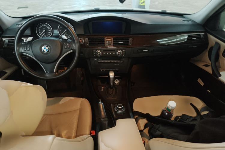 Used BMW 3 Series 2009 325i Luxury Edition Center Console