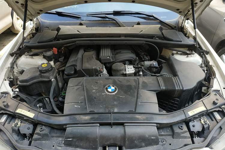 Used BMW 3 Series 2009 320i Luxury Edition Engine Bay