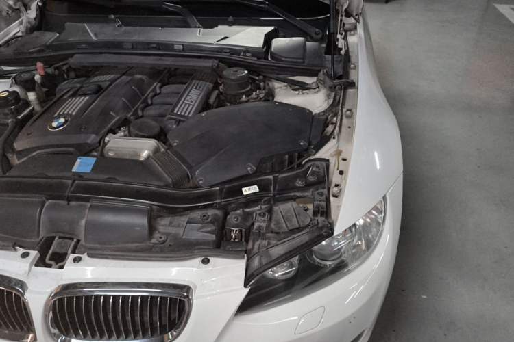 Used BMW 3 Series 2009 330i two-door coupe Engine Bay Left