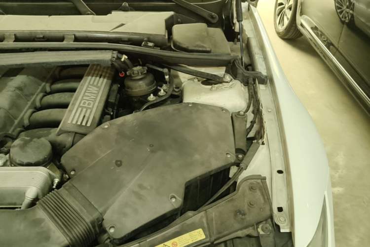 Used BMW 3 Series 2009 325i Luxury Edition Engine Bay Left