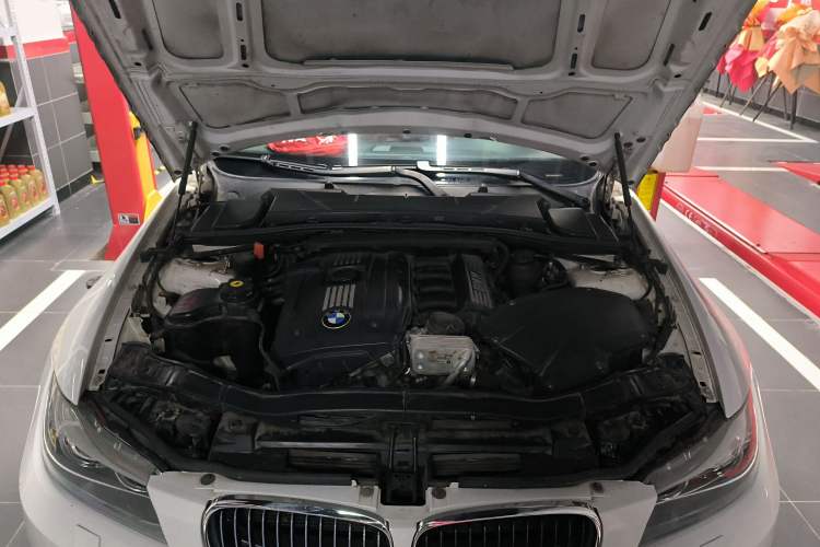 Used BMW 3 Series 2009 325i Sport Edition Engine Bay